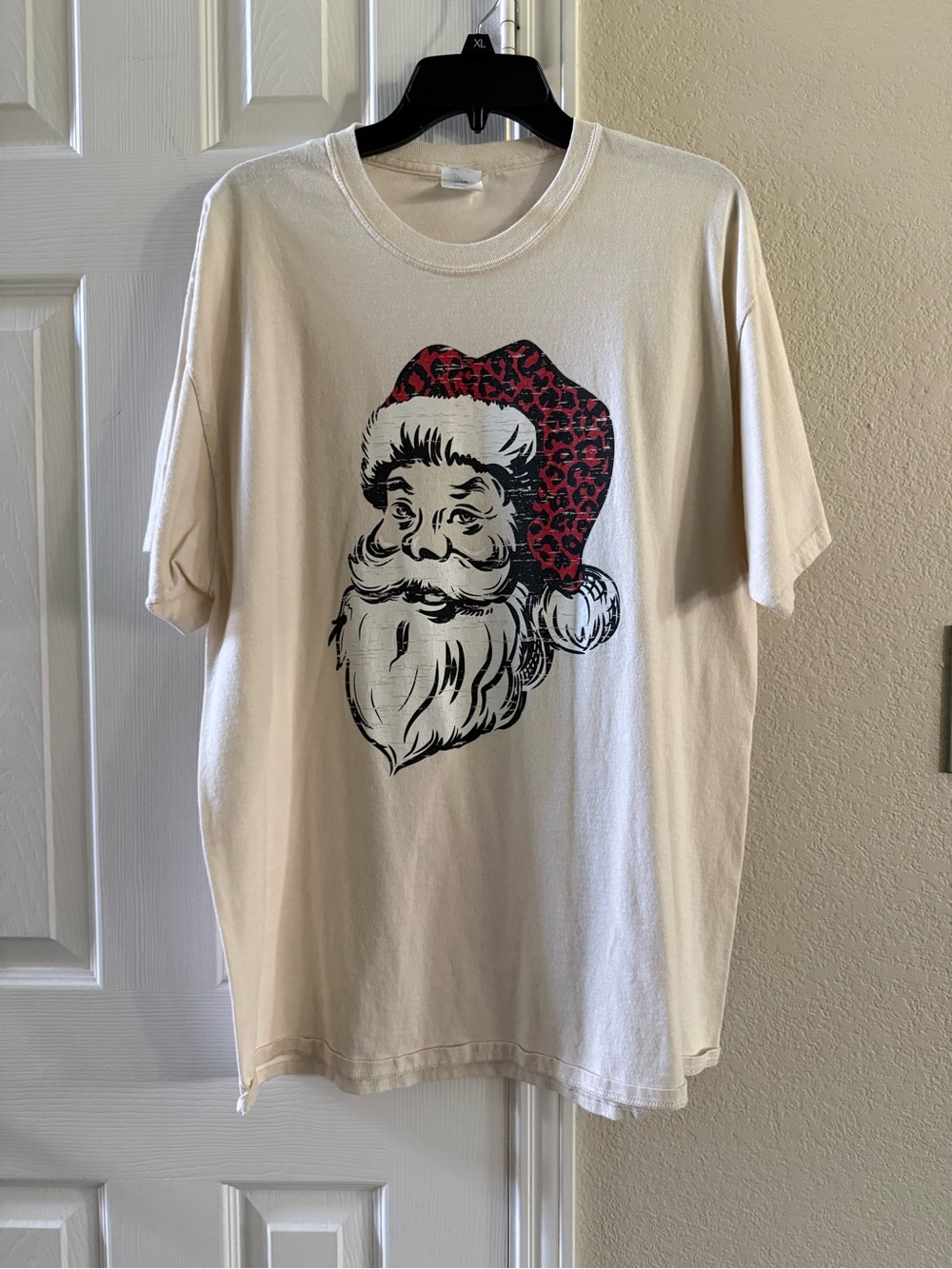 Ivory Santa Graphic Tee with Red Leopard Santa Hat